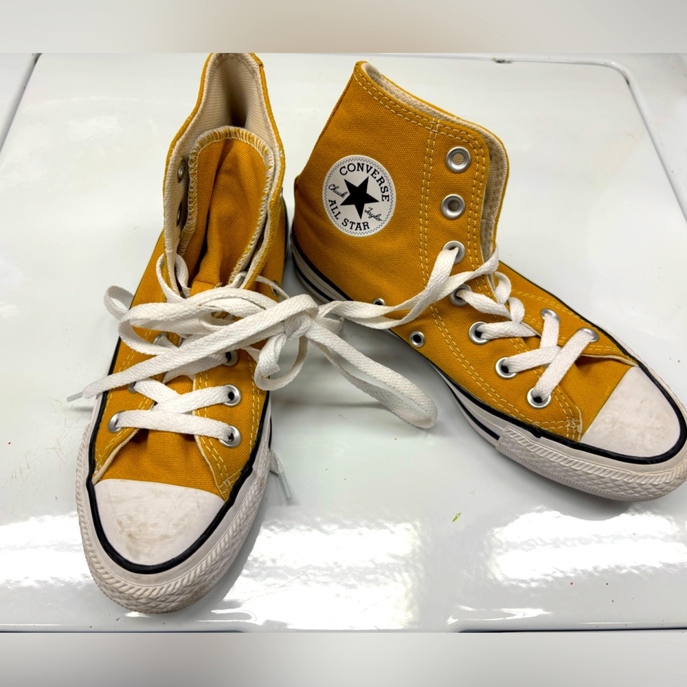 converse yellow size 4 barely worn